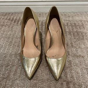 Like new gold Zara pumps!